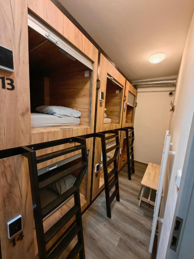 Capsule Hostel Erbenova Praha Eksteriør bilde