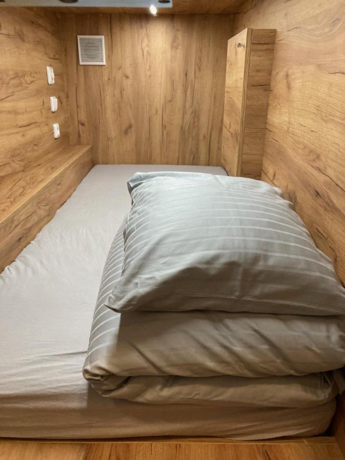 Capsule Hostel Erbenova Praha Eksteriør bilde