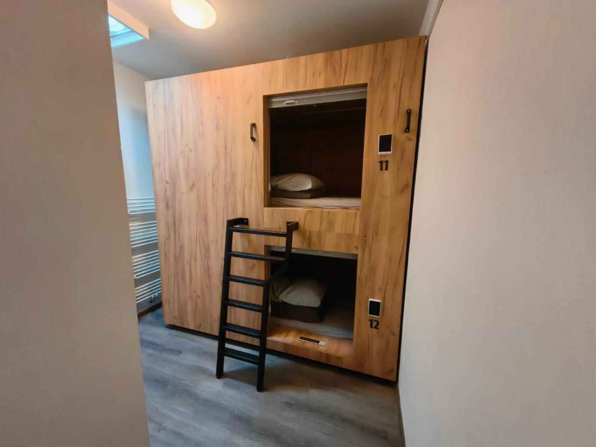 Capsule Hostel Erbenova Praha Eksteriør bilde