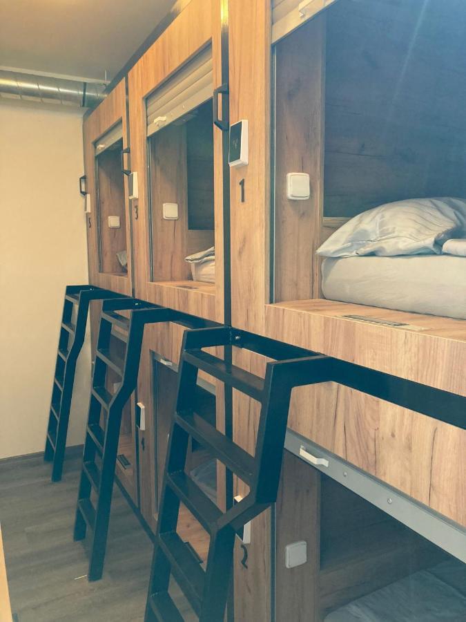 Capsule Hostel Erbenova Praha Eksteriør bilde