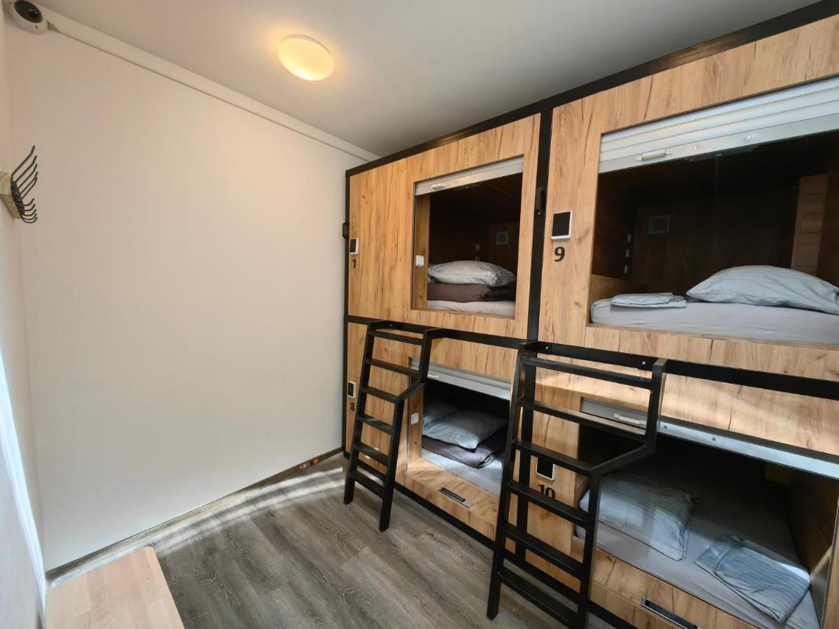 Capsule Hostel Erbenova Praha Eksteriør bilde