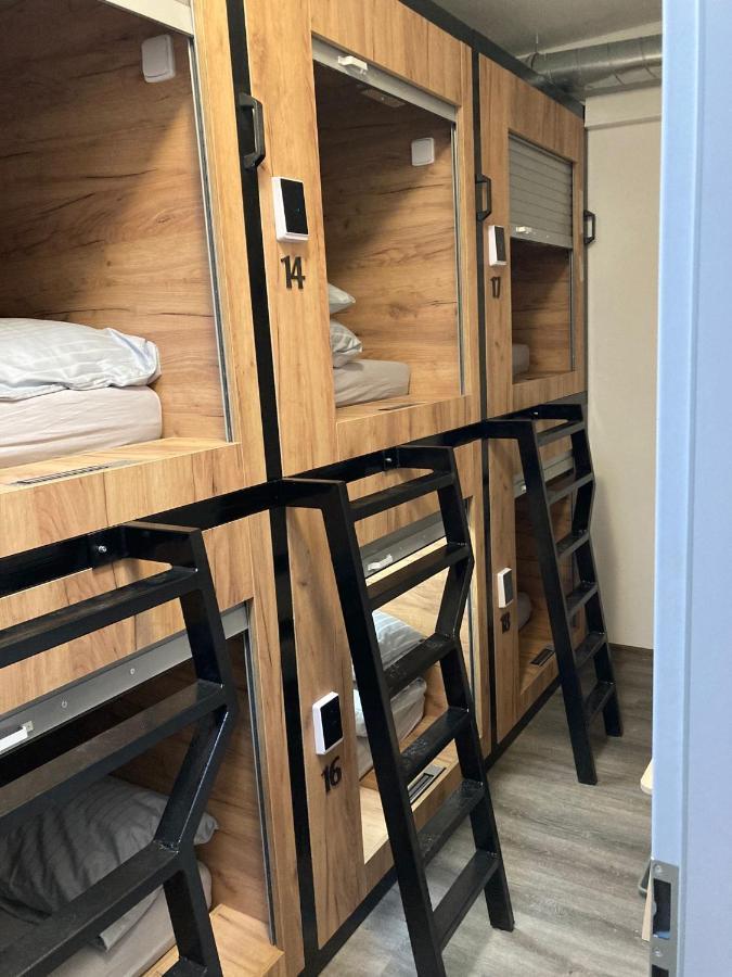 Capsule Hostel Erbenova Praha Eksteriør bilde